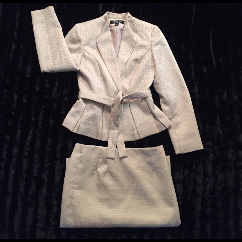 ✔️Amazingly High End Larry Levine Skirt Suit